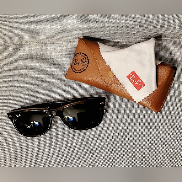Ray-Ban Accessories - RayBan Original Wayfarer Classic Sunglasses RB2132 With Case Brown Tortoise EUC